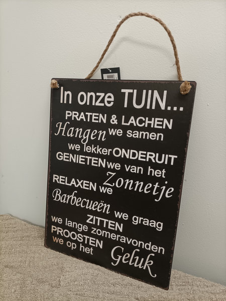 Tekstbord in onze tuin